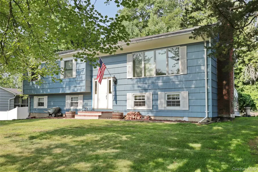 561 Babbling Brook Lane, Valley Cottage, NY 10989 - #2