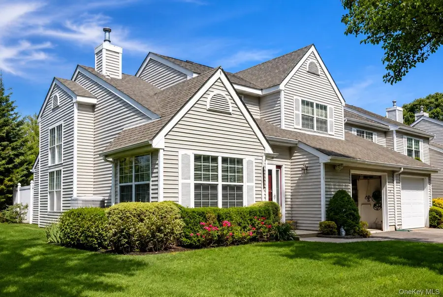 65 Mystic Circle, Bay Shore, NY 11706 - #2