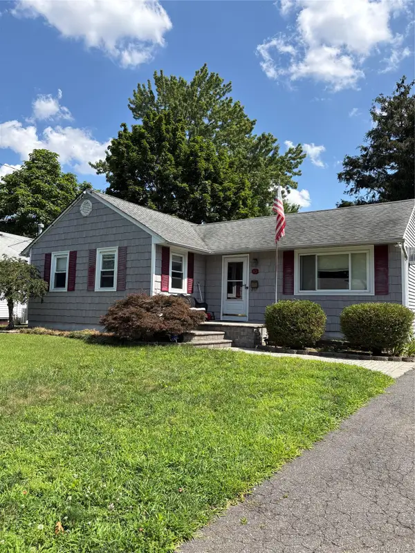 43 Tappan Avenue, Babylon, NY 11702