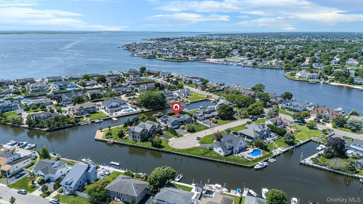 10 Raeburn Court, Babylon, NY 11702 - #1