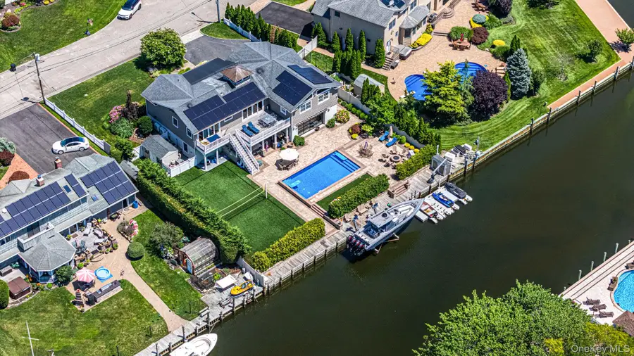 10 Raeburn Court, Babylon, NY 11702 - #2