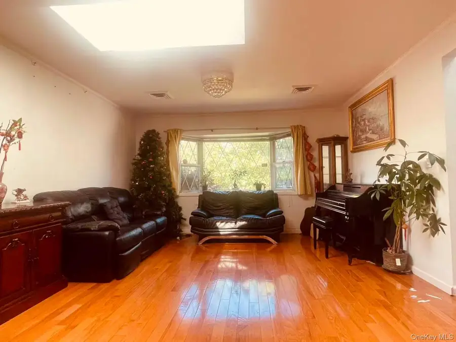 110 Leahy Street, Jericho, NY 11753 - #3
