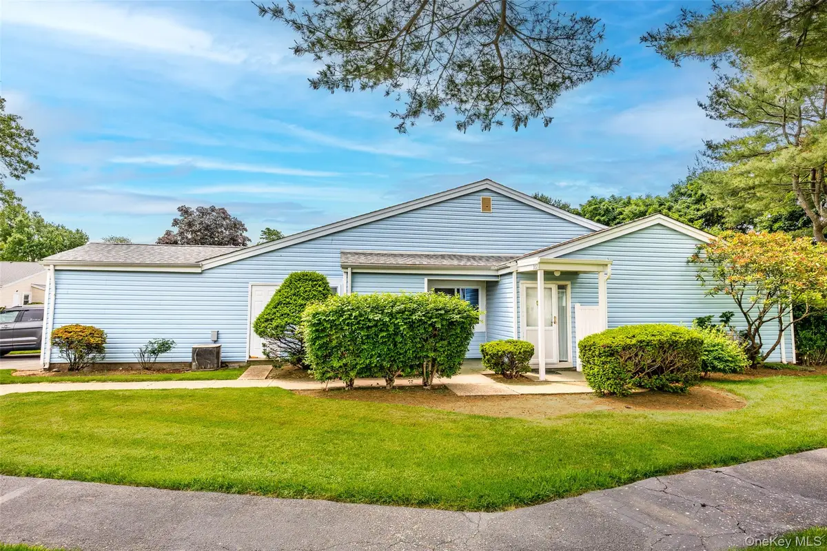 302 Bentley Court W, Saint James, NY 11780 - #1