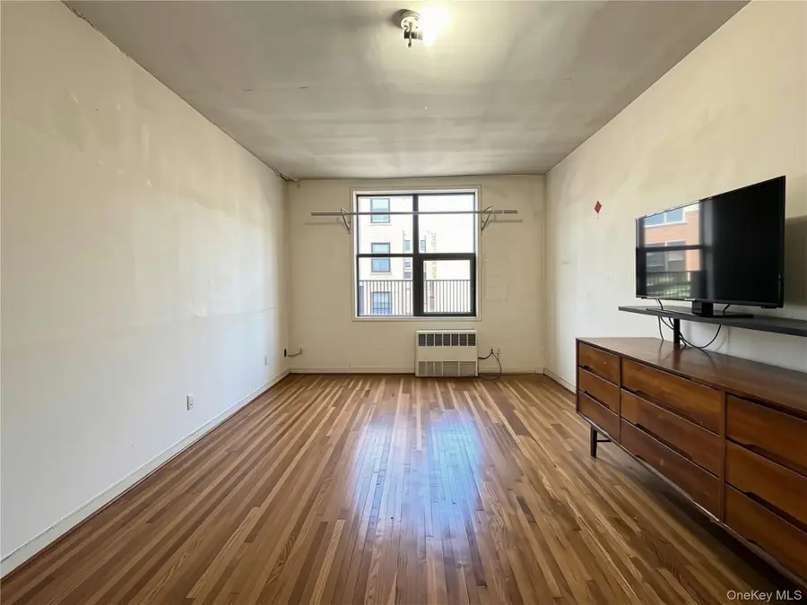 91-15 Lamont Avenue #7J, Elmhurst, NY 11373 - #3