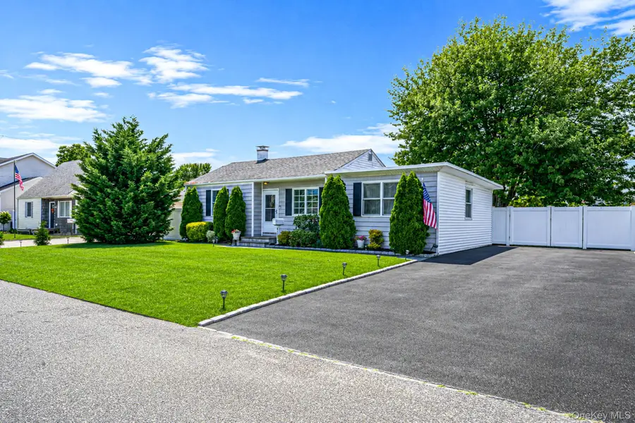 822 Milligan Lane, West Islip, NY 11795 - #2
