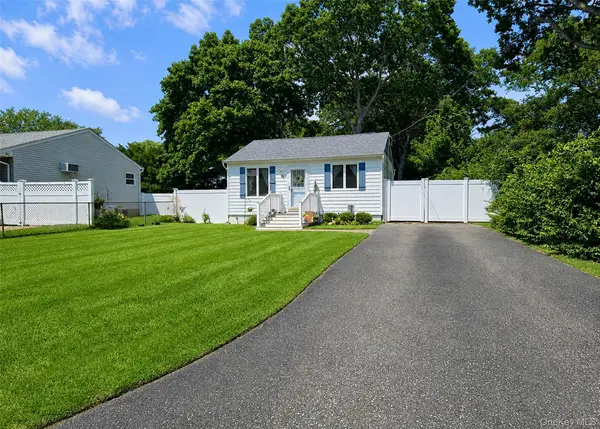 11 Cooke Avenue, Holtsville, NY 11742