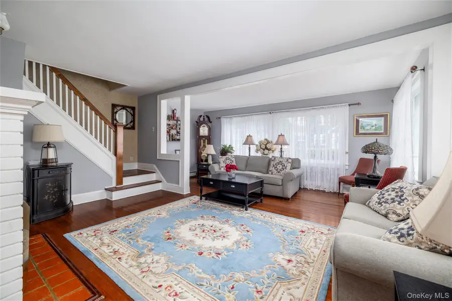 39 Princeton Street, Rockville Centre, NY 11570 - #3
