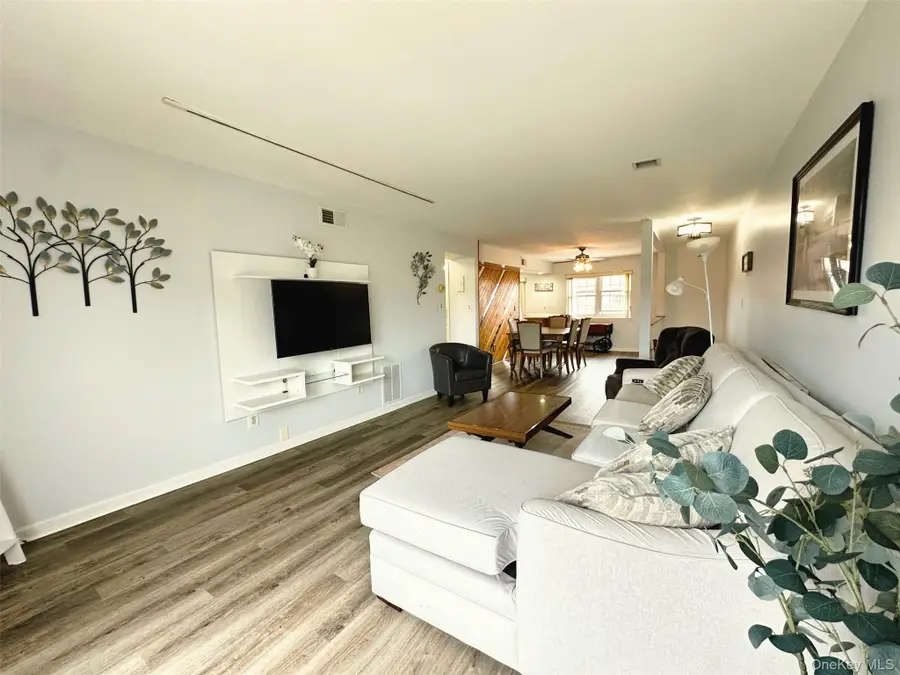 445 Mariners Way, Copiague, NY 11726 - #2