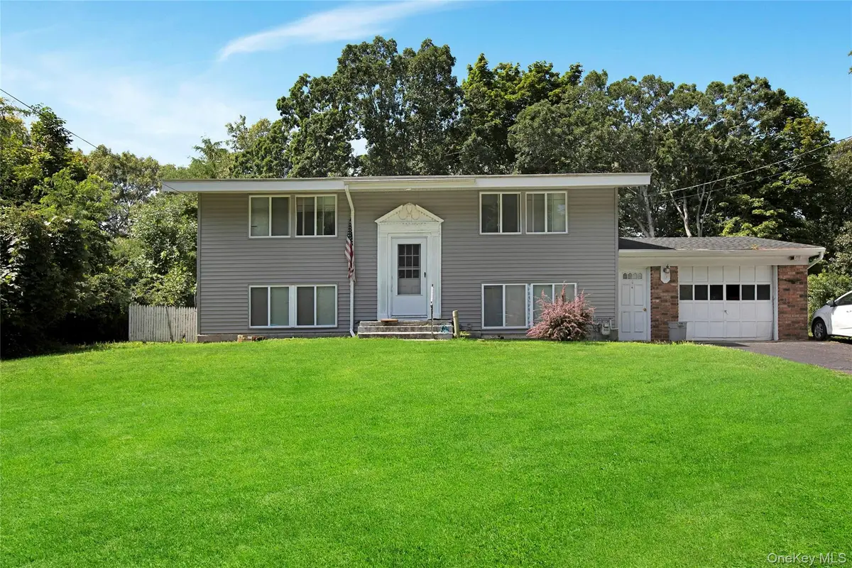 12 Deer Lane, East Setauket, NY 11733 - #1