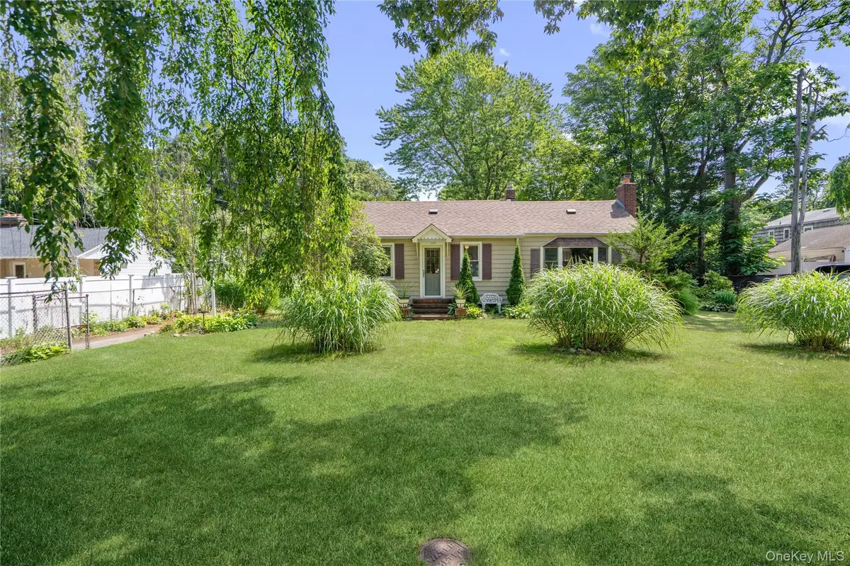34 Melville Road, Huntington Station, NY 11746 - #1