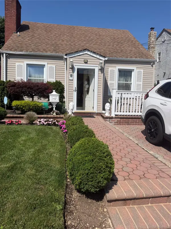 75 Maplewood Avenue, Hempstead, NY 11550