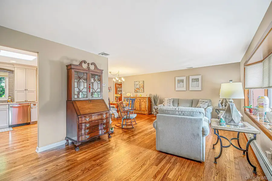 46 Marbeth Circle, Miller Place, NY 11764 - #3