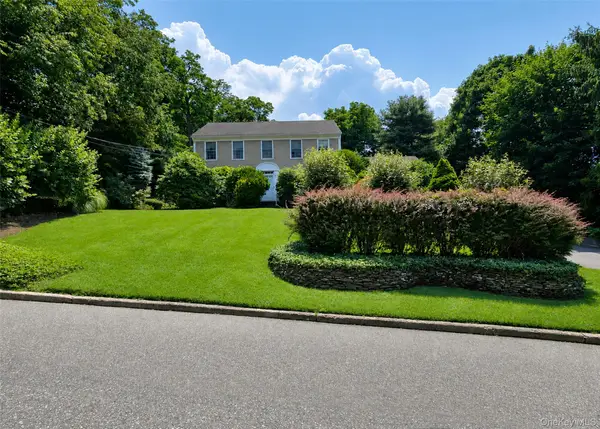 16 Woodhull Road, East Setauket, NY 11733