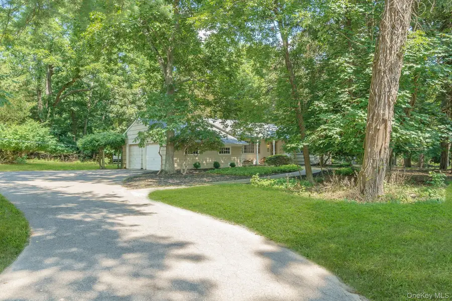 16 Landing Meadow Road, Smithtown, NY 11787 - #2