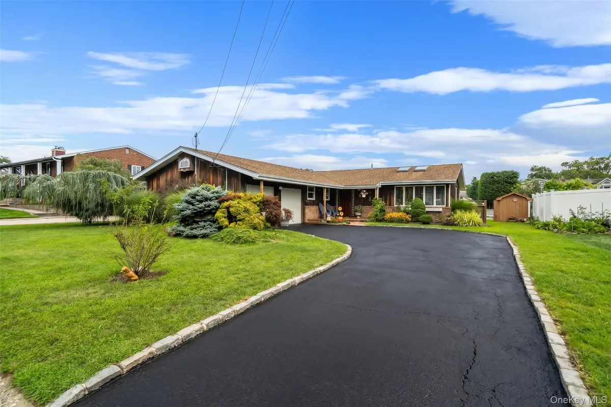 35 Fleets Point Drive, West Babylon, NY 11704 - #1