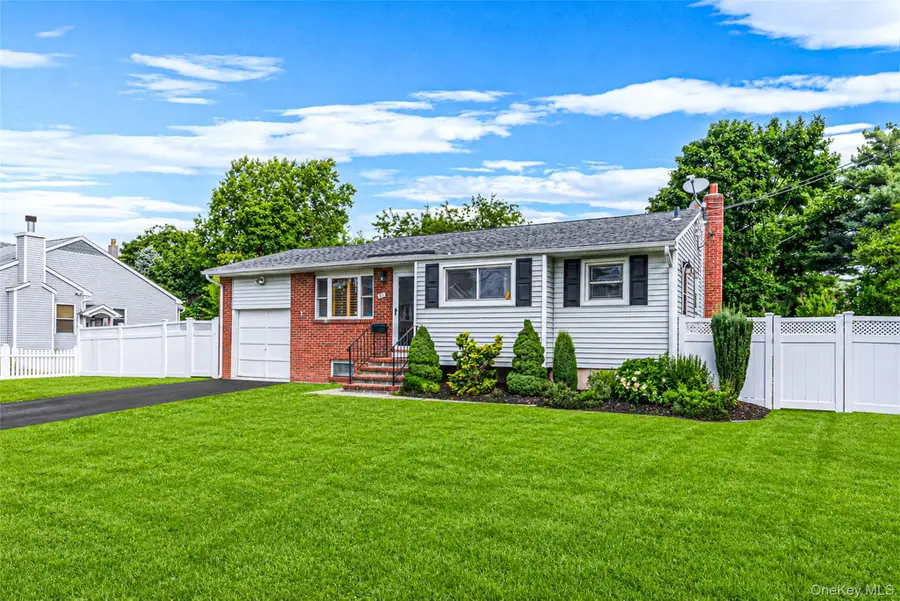 25 Merritt Street, Lindenhurst, NY 11757 - #3