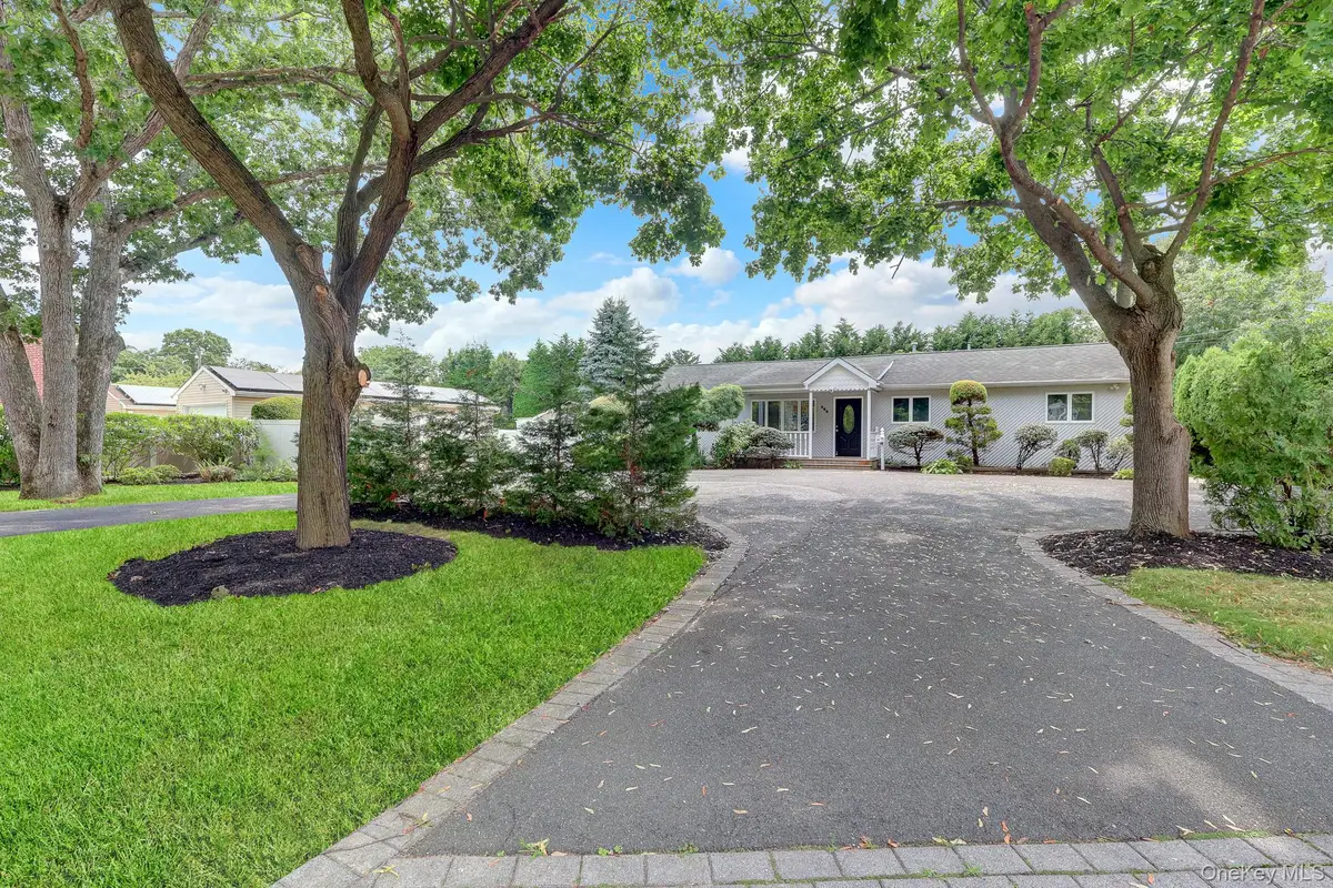 466 W 4th Street, West Islip, NY 11795 - #1