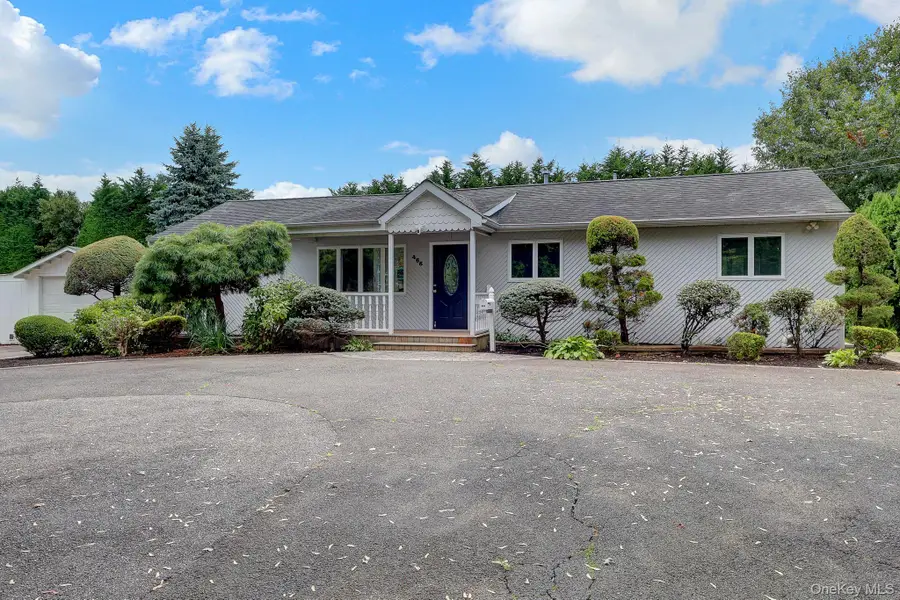 466 W 4th Street, West Islip, NY 11795 - #3