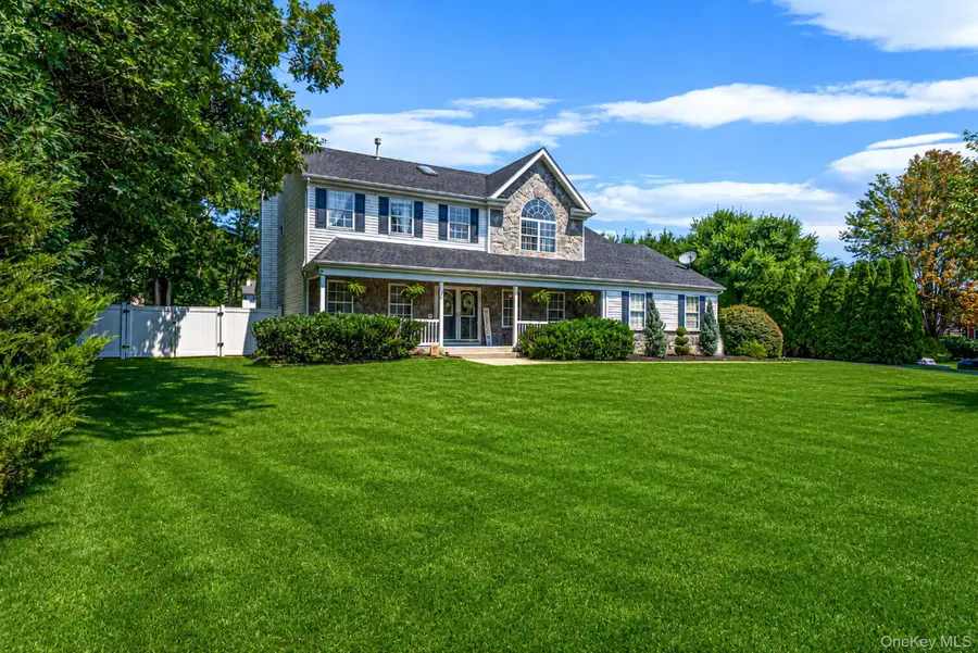 62 Ridgefield Dr, Shoreham, NY 11786 - #2