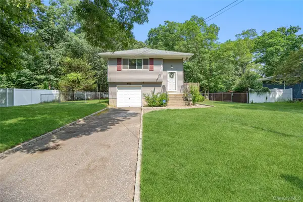 417 Winters Drive N, Mastic, NY 11950