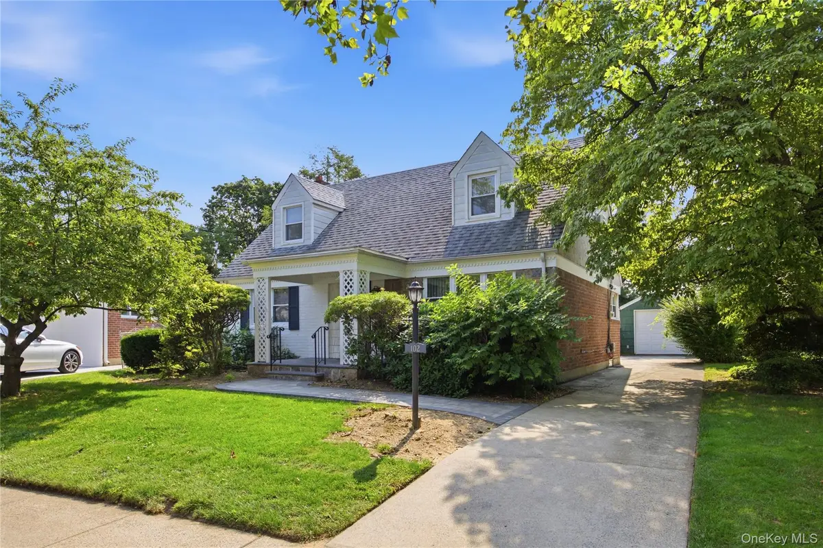 102 Stephan Marc Lane, New Hyde Park, NY 11040 - #1