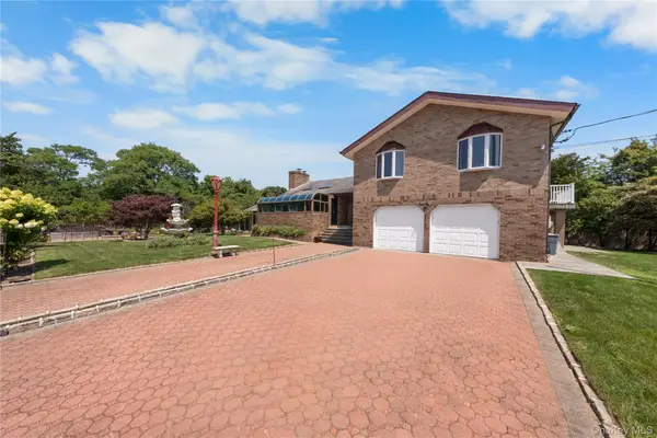 1 Grandview Drive, Shirley, NY 11967