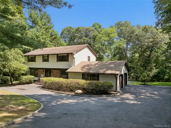 8 Pups Path, Fort Salonga, NY 11768