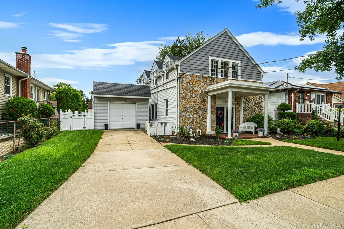 17 Oxford Street, Malverne, NY 11565 - #1