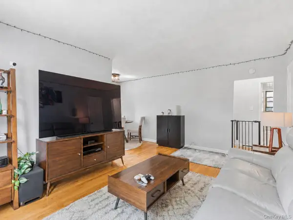 196-29 69th Ave #1st Fl, Fresh Meadows, NY 11365