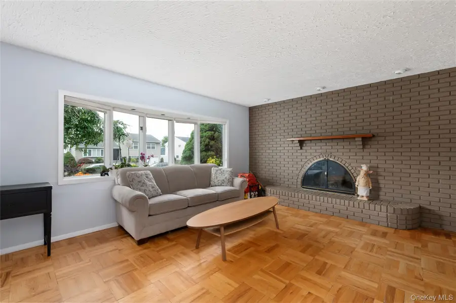 10 Primrose Avenue, Hicksville, NY 11801 - #3