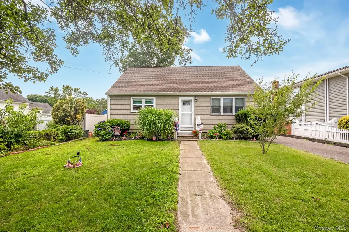 413 S 8th Street, Lindenhurst, NY 11757 - #1