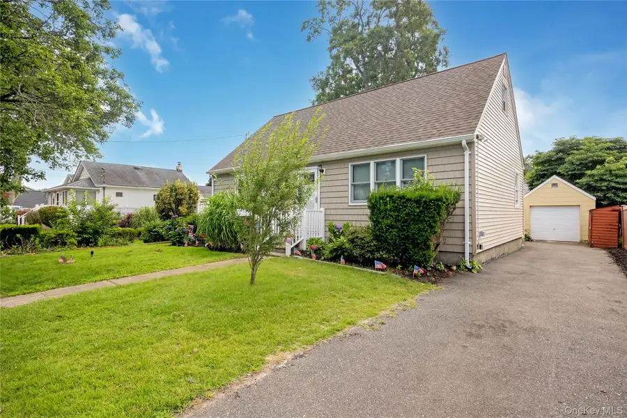 413 S 8th Street, Lindenhurst, NY 11757 - #3