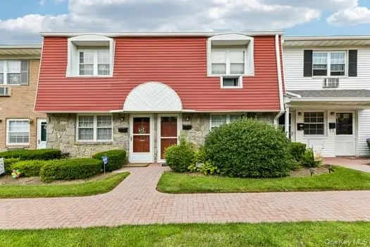 15 Springwood Drive, North Babylon, NY 11703