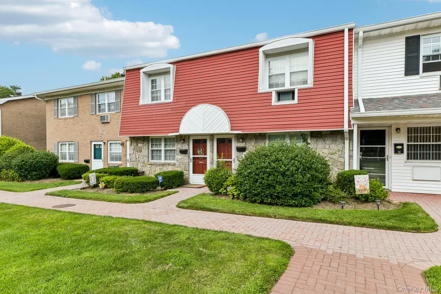 15 Springwood Drive, North Babylon, NY 11703 - #2