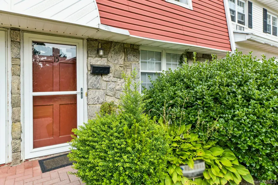 15 Springwood Drive, North Babylon, NY 11703 - #3