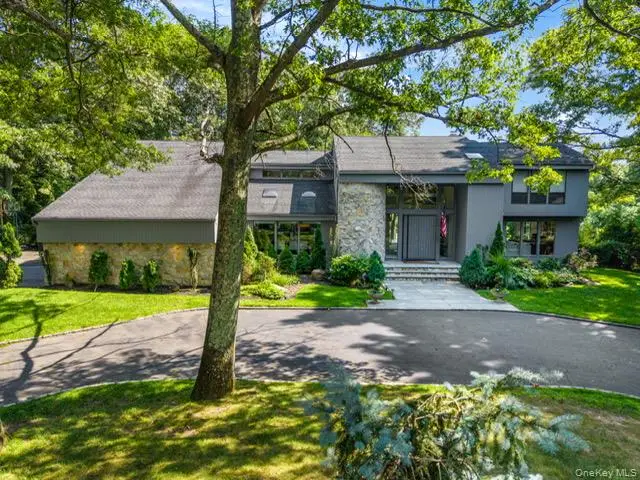 6 Fox Hunt Court, Huntington, NY 11743 - #3