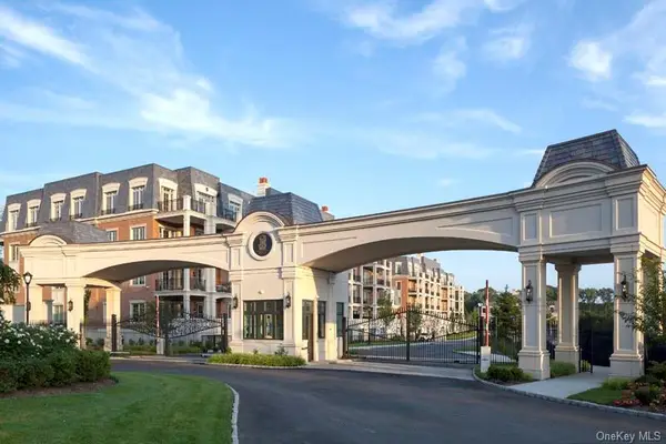 6000 Royal Court #6204, North Hills, NY 11040