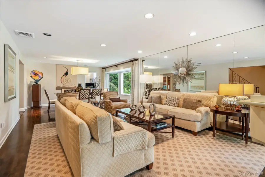 15 Hunt Court, Roslyn, NY 11576 - #3