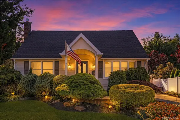 516 Heathcliff Drive, Seaford, NY 11783