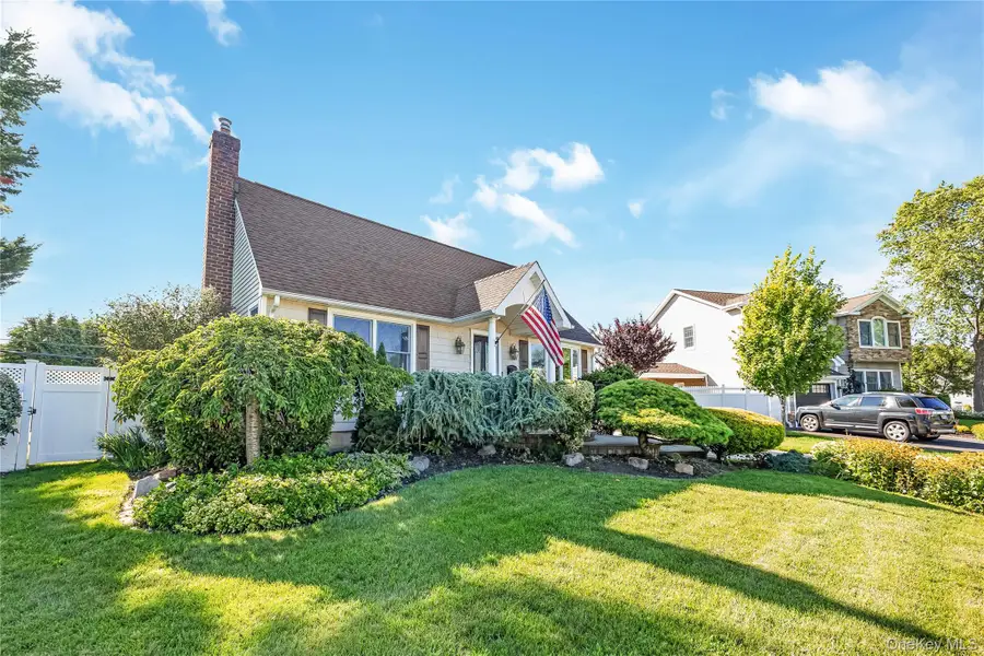 516 Heathcliff Drive, Seaford, NY 11783 - #3