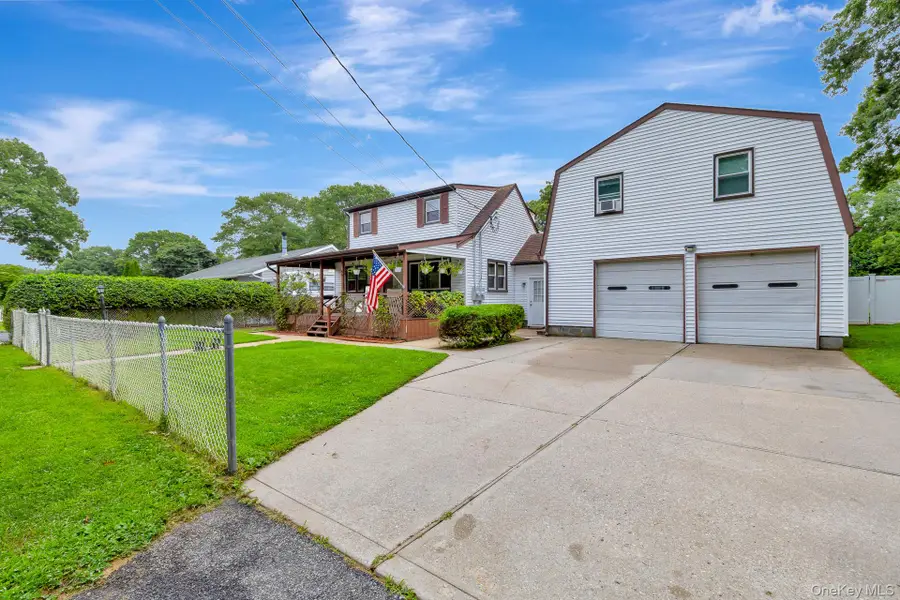 46 Pentmoor Drive, Mastic, NY 11950 - #2