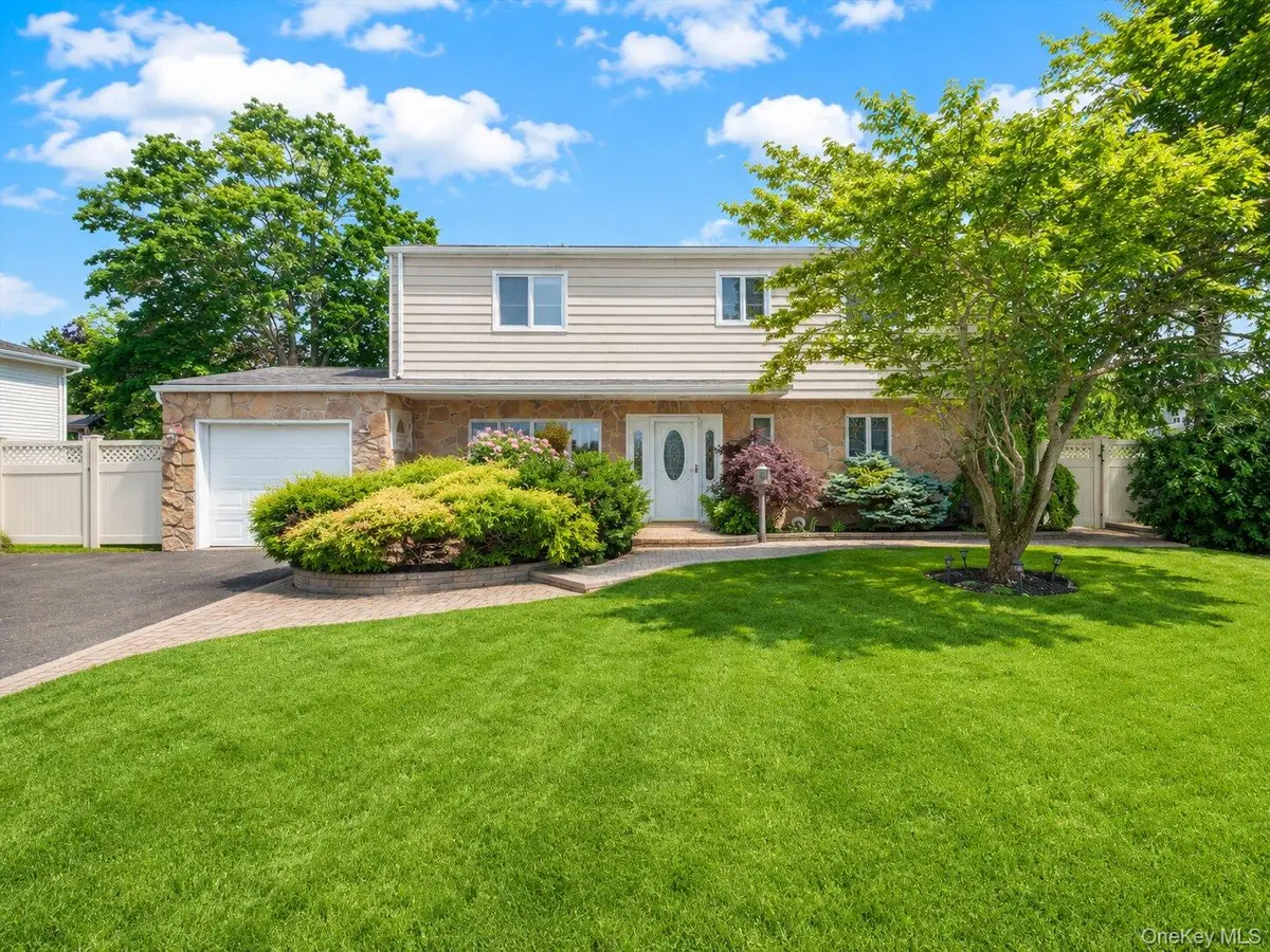 301 W 22nd Street, Deer Park, NY 11729 - #1