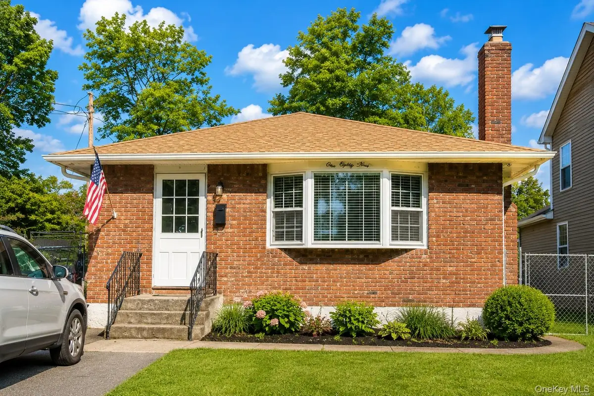 189 N Railroad Avenue, Babylon, NY 11702 - #1