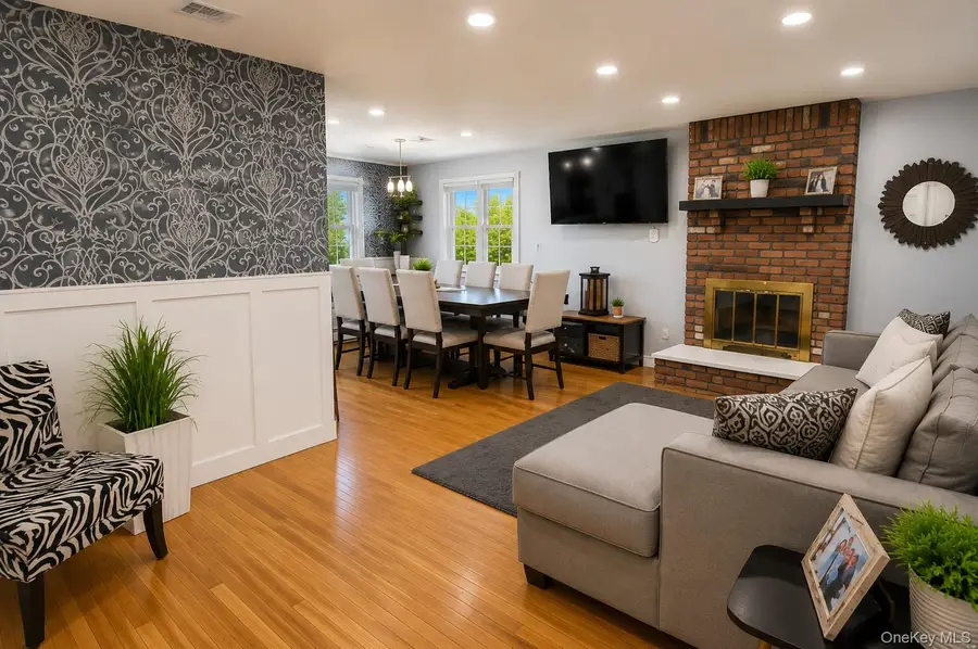 189 N Railroad Avenue, Babylon, NY 11702 - #2