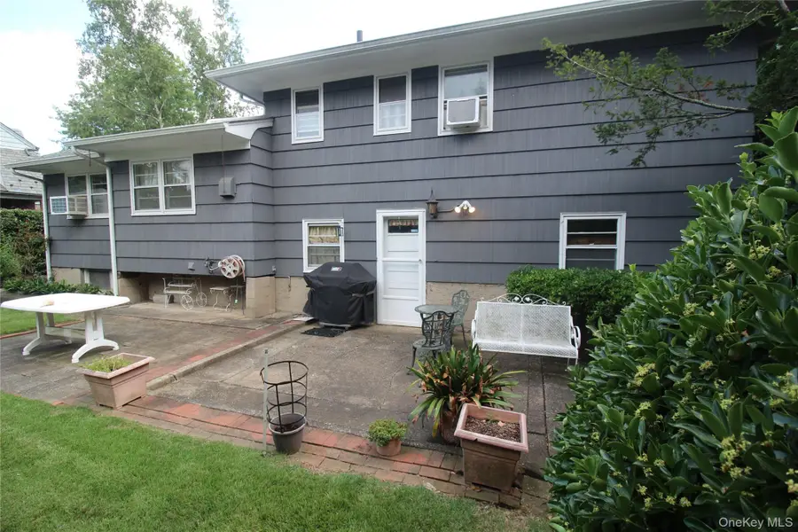 42 Foster Avenue, Malverne, NY 11565 - #3