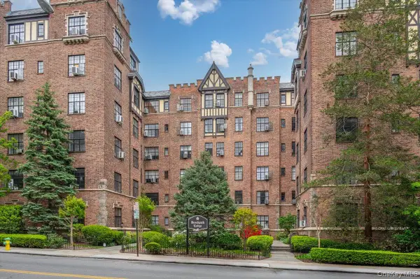2 Westchester Ave #3N, White Plains, NY 10601
