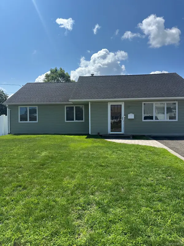 17 Blanche Street, Plainview, NY 11803