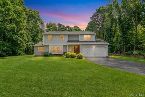 11 Bates Lane, Ridge, NY 11961