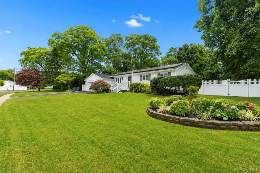 10 Aron Drive, Bohemia, NY 11716 - #3