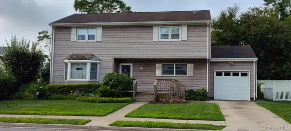 46 Margaret Drive E, Plainview, NY 11803